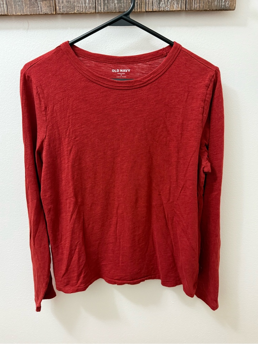 Old Navy Women's Brick Red Crewneck Long Sleeve Tee medium